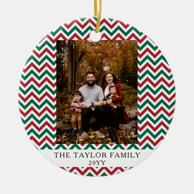 Adorno De Cerámica Personalized Red Green Chevron Christmas Photo (Frente)