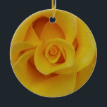 Adorno De Cerámica Pétalos rojos amarillos románticos<br><div class="desc">Pétalos de rosa amarillo romántico.</div>