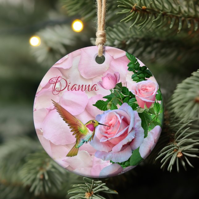 Adorno De Cerámica Pétalos y rosas rosadas de colibrí personalizados (Personalized Hummingbird Pink Roses and Petals Ceramic Ornament)
