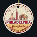 Adorno De Cerámica Philadelphia Pennsylvania City Skyline Emblem<br><div class="desc">Diseño artístico minimalista y colorido de Filadelfia que presenta monumentos y monumentos de la ciudad de Pensilvania.</div>