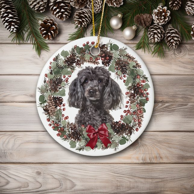 Adorno De Cerámica Pinecone Wreath de perro de caniche negro personal (Subido por el creador)