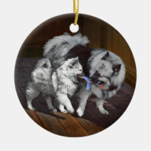 Adorno De Cerámica Pintado Keeshond Playtime - Arte Perro Original.