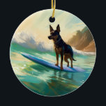 Adorno De Cerámica Pintura australiana de surf en Kelpie Beach<br><div class="desc">Sumérgete en el mundo lúdico de la aventura canina con esta pintura cautivadora. Un perro animado lleva a las olas, subiendo con habilidad al surf en una playa con sol. El vibrante arte captura bellamente la esencia de la emoción en la playa mientras el perro recorre sin miedo las olas,...</div>
