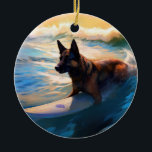 Adorno De Cerámica Pintura de surf de Shepherd Beach en Bélgica<br><div class="desc">Sumérgete en el mundo lúdico de la aventura canina con esta pintura cautivadora. Un perro animado lleva a las olas, subiendo con habilidad al surf en una playa con sol. El vibrante arte captura bellamente la esencia de la emoción en la playa mientras el perro recorre sin miedo las olas,...</div>