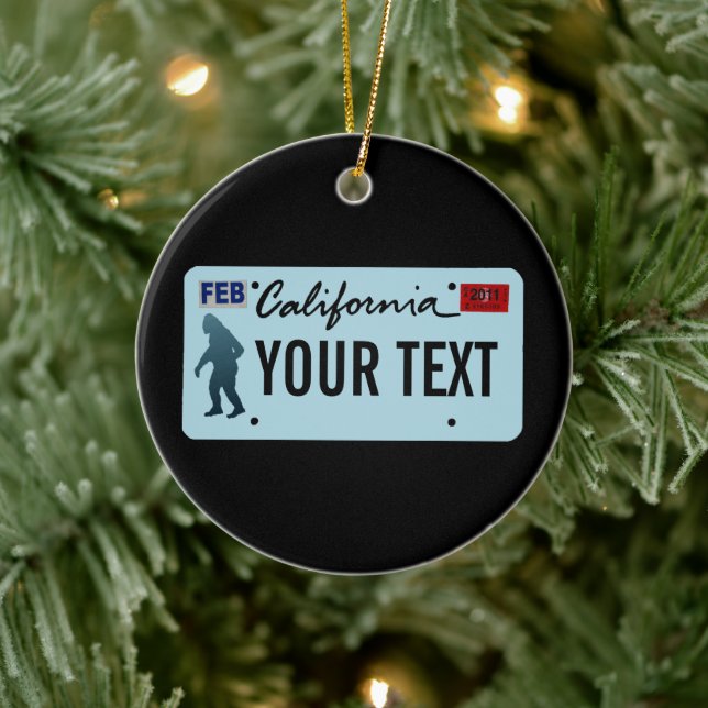 Adorno De Cerámica Placa de licencia Sasquatch de California (Árbol)