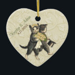 Adorno De Cerámica Posh Cats Boda Ivory<br><div class="desc">Gatos Bodas Adorables en damasco con flores de marfil. El gato dulce de la novia sostiene un ramo de boda de rosa blanca de marfil y el gato Groom se tambalea a su lado con su sombrero negro de top.</div>