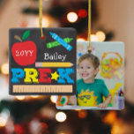 Adorno De Cerámica Preescolar K Keepsake Chalkboard Colorful Photo<br><div class="desc">El diseño de adorno de fotos pre-K incluye una manzana, un gobernante, lápices de colores y tipografía divertida audaz y colorida. Haga clic en el botón personalizar para obtener más opciones para modificar el texto. En nuestra tienda, zazzle.com/store/doodlelulu, podrá encontrar variantes de este diseño, colores adicionales y productos de coordinación....</div>
