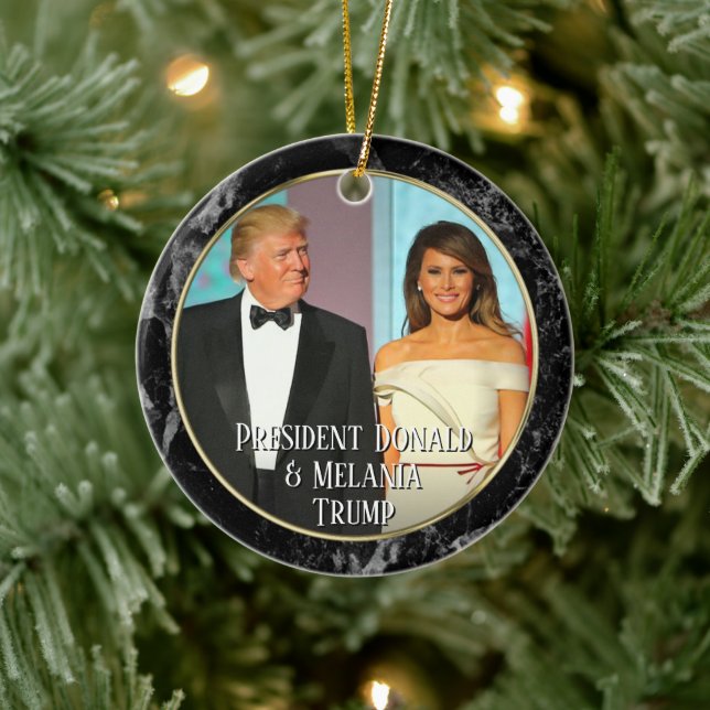 Adorno De Cerámica Presidente Donald Trump y Melania Eleganat Foto (Árbol)