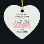 Adorno De Cerámica Primer Día de la Madre<br><div class="desc">Crea tu propio regalo especial de primer día de la madre con este adorable ornamento de fotos. Presentando el texto 'Feliz primer día de la madre a la mejor mami del mundo' - Amor desde (AÑADIR NOMBRE) y una fotografía de tu elección al revés. FOTO TIP - Recortar fotos asegurando...</div>