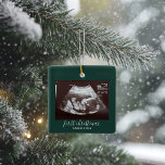Adorno De Cerámica Primer Personalizado de exploración de ultrasonido<br><div class="desc">Siempre es un buen momento para compartir esta emocionante noticia con los más cercanos y queridos. Idea de regalo de Navidades perfectos para la abuela y el resto de la familia con un ornamento de fotos de ultrasonido. Añada fácilmente la foto de la exploración de bebé y un nombre haciendo...</div>