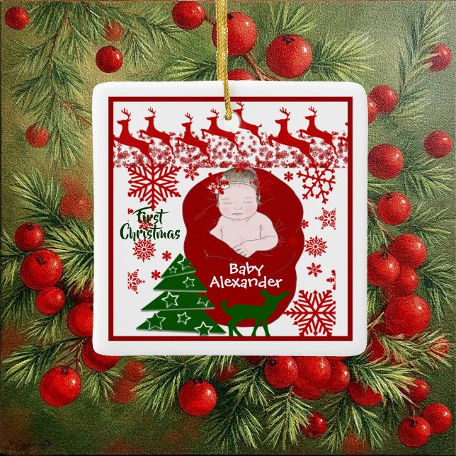 Adorno De Cerámica Primer Personalizado de renos navideños de bebé qu (Sleeping Baby's First Christmas Reindeers Custom Ceramic Ornament)