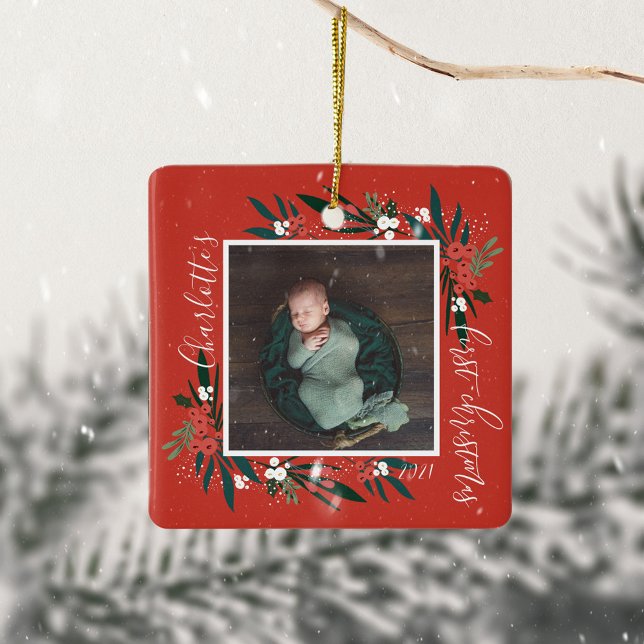 Adorno De Cerámica  Primera Cranberry y Foliage de Navidad Foto para  (First Christmas Cranberry & Foliage Baby Photo Ceramic Ornament)