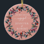 Adorno De Cerámica Primera guerra de Rosa comprometida de Navidad<br><div class="desc">El ornamento romántico para pareja casada o casada presenta hermosas flores de Navidad. Puede cambiar el color de fondo si lo desea.</div>
