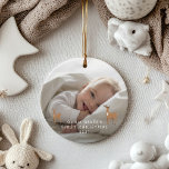 Adorno De Cerámica Primera Navidad 1 foto detalles del bebé ciervo Ce<br><div class="desc">Primera Navidad 1 foto detalles del bebé deer elegante diseño moderno. Parte de una impresionante colección. Con espacio para el nombre,  año de nacimiento,  fecha de nacimiento,  peso en libras y oz y longitud en pulgadas. Hermoso y delicado diseño de ciervos dibujados a mano.</div>