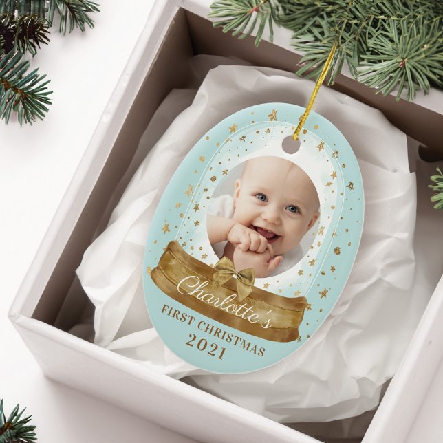 Adorno De Cerámica Primera Navidad Blue Baby Photo & Name Snow Globe (First Christmas Blue Baby Photo & Name Snow Globe Ceramic Ornament)