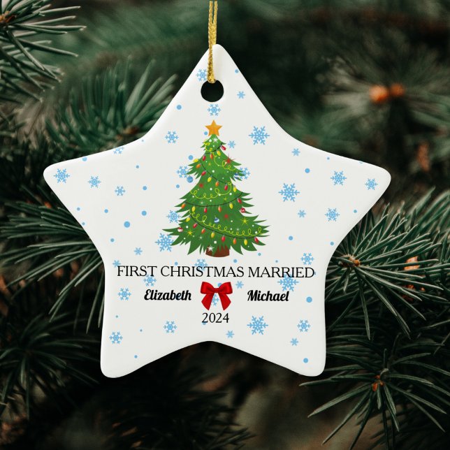 Adorno De Cerámica Primera Navidad Casada Pareja Personalizado 2024 (First Christmas Married 2024 Custom Couple Ceramic Ornament)