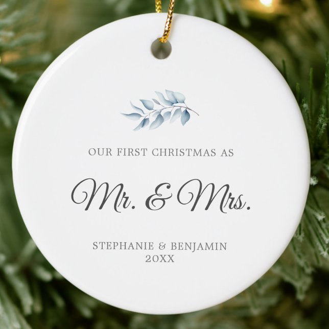 Adorno De Cerámica Primera Navidad Casado Helado Botánico Azul Elegan (our first christmas mr mrs newlywed couple photo ornament winter greenery elegant minimalist white)