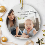 Adorno De Cerámica Primera Navidad como foto personalizada de la abue<br><div class="desc">Celebra un hito especial con este adorno cerámico muy personalizado, marcando tu primera Navidad como madrina. Con una preciada foto en ambos lados y un texto editable, este adorno le permite personalizar al mensaje para conmemorar perfectamente esta significativa ocasión. El elegante diseño resalta el vínculo entre la madrina y el...</div>