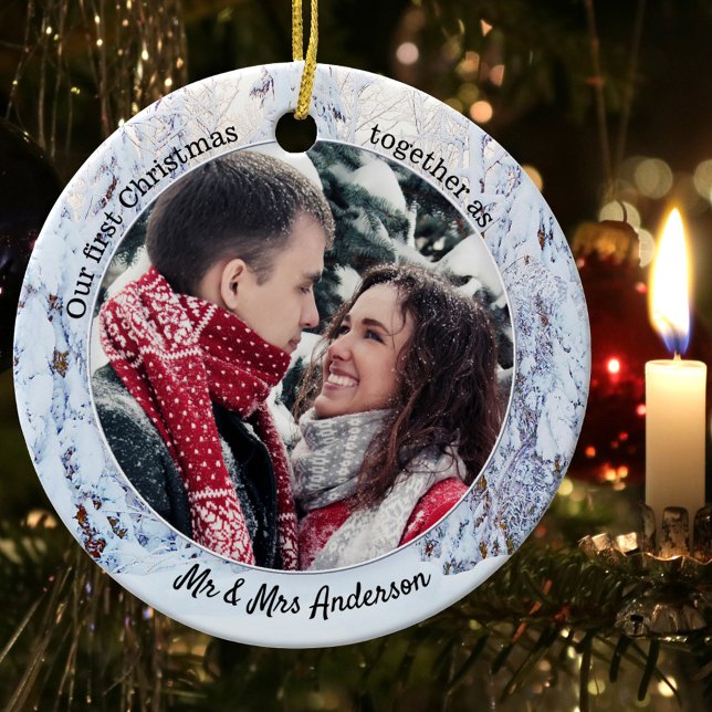 Adorno De Cerámica Primera Navidad como Mr. y Mrs. Holiday Photo (Christmas ornament featuring your own custom photo framed by an image of snow covered pine trees)