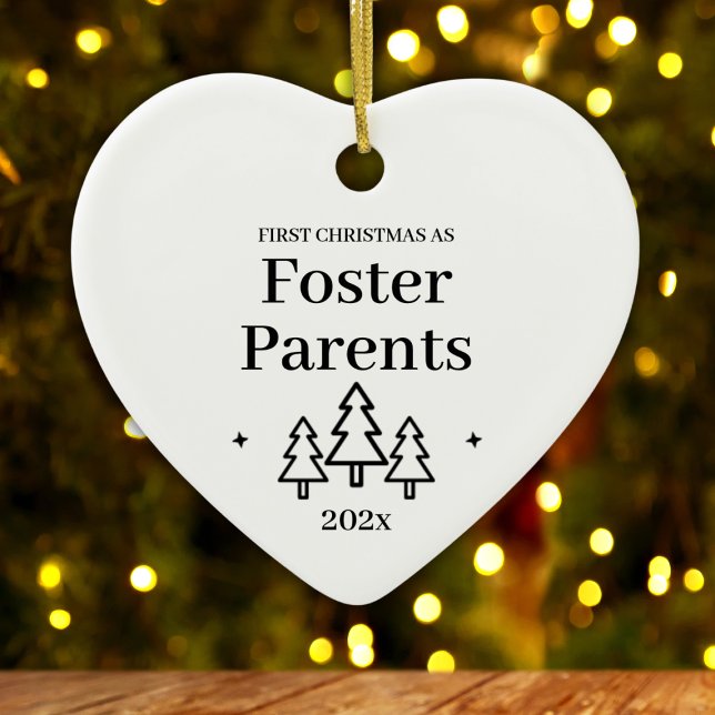 Adorno De Cerámica Primera Navidad como padres de familia 2025 (First Christmas As Foster Parents Ceramic Ornament
)