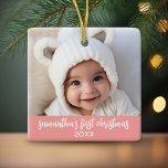 Adorno De Cerámica Primera Navidad del bebé - Chica simple rosa de co<br><div class="desc">Añada una imagen a este adorable adorno de vacaciones - perfecto para niñas. Un sencillo borde rosa de coral claro hace de tu árbol un adorno memorable. Una moderna letra mínima para el año con un lugar para subir una foto horizontal.</div>