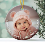 Adorno De Cerámica Primera Navidad del bebé - Tipo curvo simple de fo<br><div class="desc">Añada una imagen a este adorable adorno de vacaciones - perfecto para niñas o niños. Una foto con un superpuesto de tipo hace un adorno memorable para tu árbol. Un moderno tipo de letra mínimo para el año con un lugar para subir 1 foto. Hay un ligero gradiente bajo el...</div>