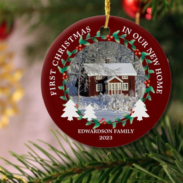 Adorno De Cerámica Primera Navidad en nuestra nueva foto de casa (First Christmas in our new home photo ornament. You can add your own photo, text, name and year.)