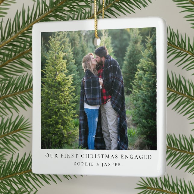 Adorno De Cerámica Primera Navidad involucrada | Foto mínima de compr (Our 1st Christmas Engaged photo ornament by Guava, perfect for couples celebrating their engagement)