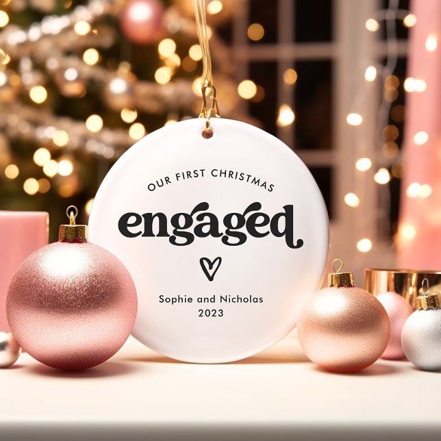 Adorno De Cerámica Primera Navidad negro y blanco con corazón (A stylish holiday ornament with heart that is the perfect keepsake for your first Christmas engaged)
