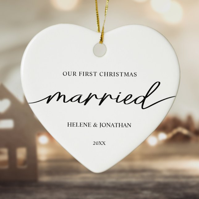 Adorno De Cerámica Primera Navidad Pareja Casada Minimal Elegante (First Christmas Married Couple Minimal Elegant Ceramic Ornament)