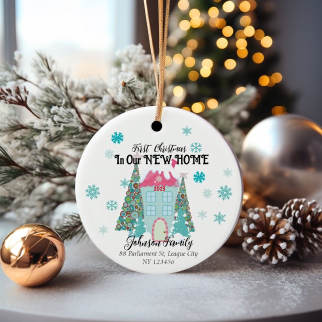 Adorno De Cerámica Primera Navidad personalizada en un nuevo hogar (First Christmas in a NEW HOME Ornament)