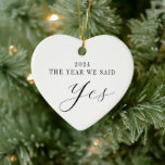 Adorno De Cerámica Primera Navidad personalizada Sr. Sra. Married Pho<br><div class="desc">Primera Navidad personalizada Sr. Sra. Boda casada Foto Ornamento cerámico</div>