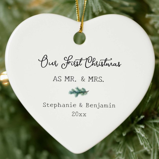Adorno De Cerámica Primera Navidad Sr. Mrs Winter Branch Simple Photo (our first christmas mr mrs married newlywed couple christmas ornament keepsake black white green)