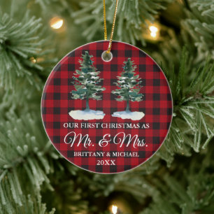 Adorno De Cerámica Primera Navidad Sr. y Sra. Two Pines Red Plaid