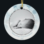 Adorno De Cerámica Primeras Navidades del bebé de nevadas Blue Winter<br><div class="desc">Conmemorar la primera Navidad de su recién nacido bahía con este elegante adorno personalizado de purpurina azul y plata. ¡Este adorno es totalmente personalizable! Puede editar el texto y añadir su propia foto haciendo clic en "personalizar esta plantilla". Este adorno de copos de nieve de invierno tiene un espacio para...</div>