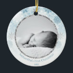 Adorno De Cerámica Primeras Navidades del bebé de nevadas Blue Winter<br><div class="desc">Conmemorar la primera Navidad de su recién nacido bahía con este elegante adorno personalizado de purpurina azul y plata. ¡Este adorno es totalmente personalizable! Puede editar el texto y añadir su propia foto haciendo clic en "personalizar esta plantilla". Este adorno de copos de nieve de invierno tiene un espacio para...</div>