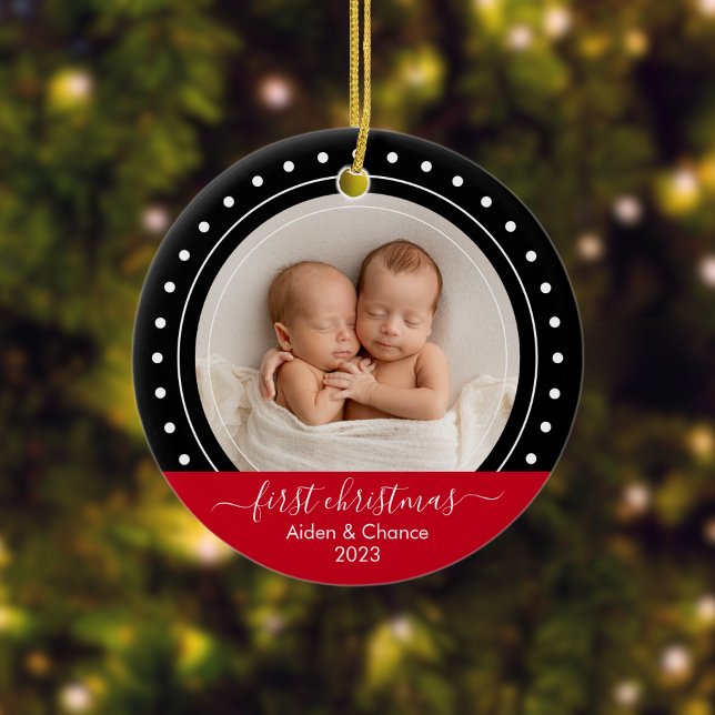 Adorno De Cerámica Primeros puntos negros y rojos de Navidad (Personalized Christmas Ornament)