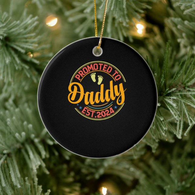 Adorno De Cerámica Promovido a DADDY 2024: Papá nuevo primerizo 2024 (Árbol)