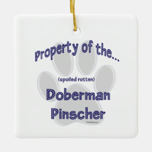 Adorno De Cerámica Propiedad de Spoiled Rotten Doberman Keychain