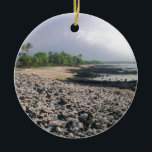 Adorno De Cerámica Punalu'u Black Sand Beach Hawaii Big Island<br><div class="desc">Las fotos de viajes de la Gran Isla de Hawái hacen hermosos regalos de keepsake. ⭐ PERSONALIZAR esta plantilla con su obra de arte. ⭐ EDITAR más para realizar más cambios. ⭐ TRANSFERIR este diseño a cualquier producto. Visita todas mis tiendas en bit.ly/SandyspiderStores (cortar y pegar).</div>