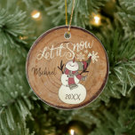 Adorno De Cerámica Que Nieva Snowman<br><div class="desc">Agradable Ornamento De Navidad De Snowman. ⭐ Este Producto es 100% Personalizable. Los gráficos y el texto pueden ser borrados, movidos, cambiados, rotados, etc... ⭐ el 99% de mis diseños en mi tienda están hechos en capas. Esto facilita el redimensionar y mover los gráficos y el texto para que encajen...</div>