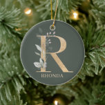 Adorno De Cerámica R Monograma Floral Personalizado<br><div class="desc">Letra R monograma floral. Letra R en textura marrón dorada acentuada con hojas de compuestos de acuarela verde,  flores y polvo de oro. Personalizado con el nombre en el tipo de letra coincidente.</div>