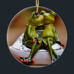 Adorno De Cerámica Ranas felices<br><div class="desc">Ranas felices. Sé feliz y ama a todos. Graciosos regalos para todos.</div>