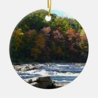 Adorno De Cerámica Rapids del río Ohiopyle en el otoño de Pensilvania