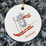 Adorno De Cerámica Ratón de esquí personalizado personalizado<br><div class="desc">Un pequeño y divertido esquí de ratón. Arte original de Nic Squirrell. Cambie el nombre a personalizar.</div>