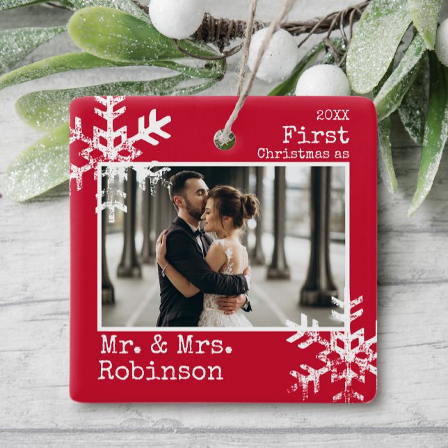 Adorno De Cerámica Red 1Navidades Mr. y Mrs. Personalizado Photo (Rustic snowflake newlywed holiday keepsake photo ornament perfect for gifts to bring joy to others.)