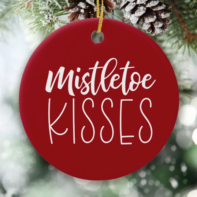 Adorno De Cerámica Red Mistletoe Kisses nuevos Navidades de fotos (A cute newlywed photo ornament, Add your photo and names on the back.)
