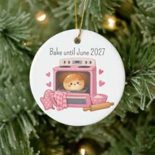 Adorno De Cerámica Regalo de anuncio de bebé niña con bun en el horno