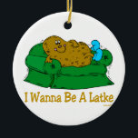 ADORNO DE CERÁMICA REGALOS DIVERTIDOS DE JÁNUCA 'QUE QUIERO SER UN<br><div class="desc">DÉ ESTOS REGALOS JUDÍOS DIVERTIDOS DE JÁNUCA DEL HUMOR A TODOS COMO CHANUKAH ÚNICO PRESENTA.  CADA TELEADICTO QUIERE REALMENTE SER UN LATKE.</div>