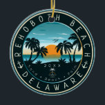 Adorno De Cerámica Rehoboth Beach Delaware Sunset Retro Souvenir 80<br><div class="desc">Rehoboth Beach Delaware Sunset Retro Souvenir 80. Diseño retro Guay Sunset con olas y tu playa favorita en EE.UU., para el mejor amante de la playa de Delaware Delaware .Diseño sencillo que puede ser dado como regalo de Navidad o cumpleaños a tu mejor amigo, novio , mamá papá que también...</div>